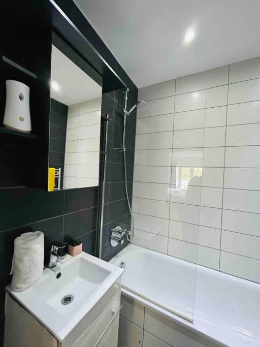 Modern Studio Near Bethnal Green Лондон Экстерьер фото
